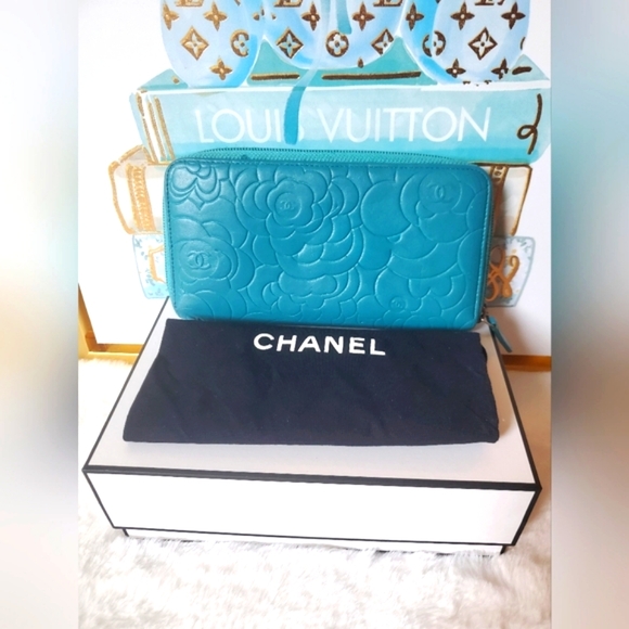 Chanel Camellia Embossed Zip Around Wallet - Picture 4 of 16